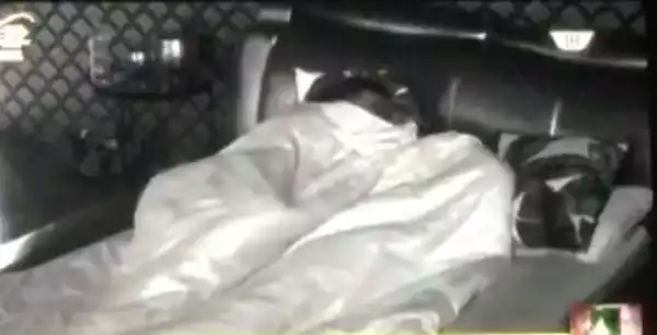 !8+ VIDEO: Bally Fingers Bisola, Turns Her ON, Enjoy Hot S3x Under The Duvet – #BBNaija